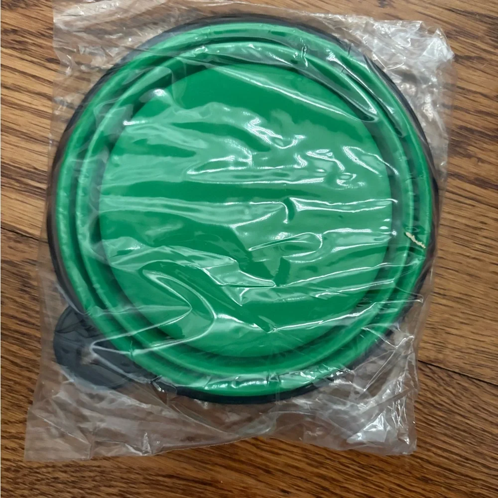 Green Collapsible Silicone dog Bowl -brand new